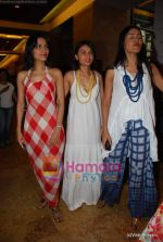 at Lakme Fashion Week 2010 Day 3 in Grand Hyatt, Mumbai on 7th March 2010 (191).JPG