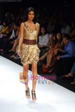 Model walks the ramp for Lina Tipnis Show at LIFW 2010 Day 5 in Grand Hyatt, Mumbai on 9th March 2010 (40).JPG