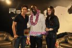 Shahrukh khan, Akon, Kareena Kapoor at Ra.One media meet in SaharaStar, Mumbai on 9th March 2010 (16).JPG