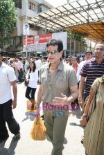 Jeetendra seeks blessing at Siddhivinayak for his film City of Gold in Dadar on 16th March 2010 (2).JPG
