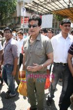Jeetendra seeks blessing at Siddhivinayak for his film City of Gold in Dadar on 16th March 2010 (5).JPG