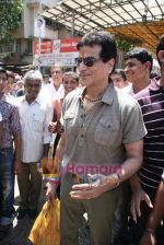 Jeetendra seeks blessing at Siddhivinayak for his film City of Gold in Dadar on 16th March 2010 (7).JPG
