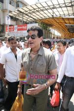 Jeetendra seeks blessing at Siddhivinayak for his film City of Gold in Dadar on 16th March 2010 (9).JPG