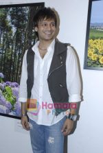 Vivek Oberoi at Dr Batra art exhibition in NCPA on 17th March 2010 (24).JPG