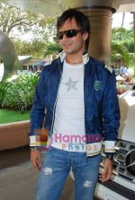 Vivek Oberoi at Prince film photo shoot in Sun N Sand on 17th March 2010 (4).JPG