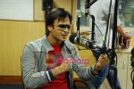 Vivek Oberoi promotes Price at Radiocity with RJ Archana in Bandra, Mumbai on 19th March 2010 (46).JPG