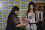 Deepika Padukone unveils People magazine Issue in Crossword, Juhu, Mumbai on 24th March 2010.JPG