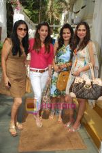 Neelam Kothari at Neha Agarwal_s Luxe Lover collection preview in Olive, Bandra, Mumbai on 25th March 2010 (3).JPG