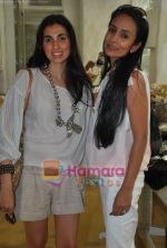 Suchitra Pillai at Neha Agarwal_s Luxe Lover collection preview in Olive, Bandra, Mumbai on 25th March 2010 (2).JPG