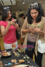 Zarine Khan at Neha Agarwal_s Luxe Lover collection preview in Olive, Bandra, Mumbai on 25th March 2010 (96).JPG