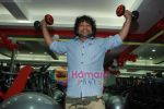 Kailash Kher at the launch of  Snap 24-7 Gym in Malad, Near Croma on 29th March 2010 (24).JPG