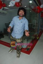 Kailash Kher at the launch of  Snap 24-7 Gym in Malad, Near Croma on 29th March 2010 (31).JPG