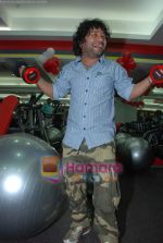 Kailash Kher at the launch of  Snap 24-7 Gym in Malad, Near Croma on 29th March 2010 (22).JPG