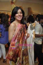 at Maheka Mirpuri_s Summer white collection launch in Prabhadevi, Mumbai on 30th March 2010.JPG