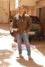 Aamir Khan returns as Padmabhushan Aamir Khan in Bandra, Mumbai on 1st April 2010 (5).JPG