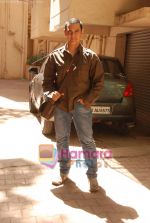 Aamir Khan returns as Padmabhushan Aamir Khan in Bandra, Mumbai on 1st April 2010 (8).JPG