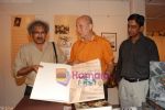 Anupam Kher at the launch of book HISTORY IN THE MAKING by photogrpaher Aditya Arya in NCPA on 2nd April 2010 (16).JPG