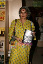 Dolly Thakore at Fatima Bhutto_s book launch in Crossword on 6th April 2010 (4).JPG