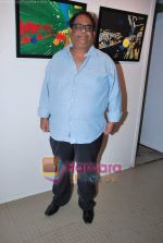 Satish Kaushik at Pradeep Mahadeshwar_s exhibition in Nariman Point on 7th April 2010 (2).JPG