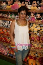 Raveena Tandon at Hamleys toy store launch in Phoenix Mills on 9th April 2010 (2).JPG