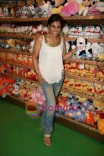 Raveena Tandon at Hamleys toy store launch in Phoenix Mills on 9th April 2010 (3).JPG