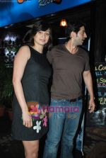 Hiten Tejwani, Gauri Tejwani at the Launch of Crepe  Station in 7 Bungalows on 15th April 2010 (5).JPG