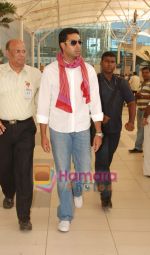 Abhishek Bachchan at Mumbai airport from a trip to Goa on 15th April 2010 (9).JPG