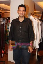 at the showcase of Karan Johar_s new men_s wear collection in Aza on 18th April 2010 (63).JPG