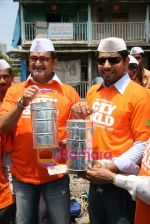 Mahesh Manjrekar promotes City of Gold through dabbawalas in Lower Parel on 21st April 2010 (13).JPG
