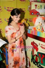 Dia Mirza spends time with NGO Children Toy Foundation in Radio Mirchi on 23rd April 2010 (10).JPG
