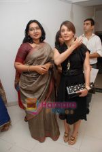 Minissha Lamba at the Rekha K Rana_s exhibition in MUmbai on 23rd April 2010 (4).JPG
