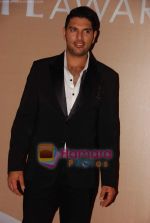 Yuvraj Singh at IPL Awards red carpet in Grand Hyatt Hotel on 23rd April 2010 (2).JPG