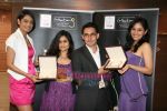 Pooja Chopra and Ekta Chaudhary at World Gold Council  launch of Collection G in Atria Mall on 29th April 2010 (28).JPG