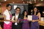 Pooja Chopra and Ekta Chaudhary at World Gold Council  launch of Collection G in Atria Mall on 29th April 2010 (33).JPG