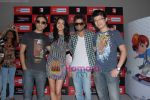Meiyang Chang, Anushka Sharma, Shahid Kapoor, Vir Das at R City Mall in Ghatkopar on 6th May 2010 (2).JPG