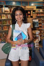 Shweta Keswani at Love Life and relationship discussion n book launch in Reliance Time Out, Bandra on 8th May 2010 (16).JPG