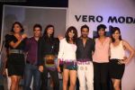 Lara Dutta, Manish Malhotra, genelia D Souza, Dia Mirza at Vero Moda fashion show in Palladium on 8th May 2010 (4).JPG