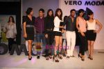 Lara Dutta, Manish Malhotra, genelia D Souza, Dia Mirza at Vero Moda fashion show in Palladium on 8th May 2010 (9).JPG
