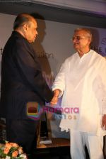 Gulzar at Resul Pookutty_s autobiography launch in The Leela Hotel on 13th May 2010 (70).JPG