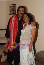 Hariharan at Saurabh Daftary and Smita Parekh_s mehfil in Marine Drive on 13th May 2010 (2).JPG