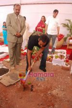 Ajay Devgan at the Launch of Roha Group_s Satsang Bharti township in Malad on 17th May 2010 (24).JPG