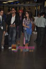 Hrithik Roshan, Suzanne Roshan, Barbara Mori arrives in Mumbai Airport on 19th May 2010 (2).JPG