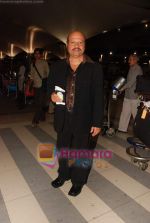 arrives in Mumbai Airport on 19th May 2010 (93).JPG