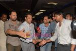 Salman Khan gears up for the Being Human show in Dubai at Mumbai Airport on 26th May 2010 (6).JPG