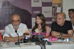 Aishwarya Rai Bachchan, Anupam Kher, Pritish Nandy at the Launch of Pritish Nandy_s book Again in Crossword, Mumbai on 27th May 2010 (2).JPG