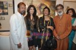 Twinkle Khanna and Rajesh khanna inaugurate Prithvi Soni exhibition in Jehangir Art Galery, Mumbai on 27th May 2010 (10).JPG