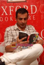 Mayank Anand at Mayank Anand_s book reading in Oxford, Churchgate, Mumbai on 29th May 2010 (13).JPG
