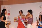 Sushmita Sen with I am She contestants in Westin Hotel on 30th May 2010 (9).JPG
