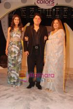 Sonali Bendre, Kiron Kher, Sajid Khan at India_s Most Wanted press meet in Lalit Hotel on 1st June 2010 (16).JPG