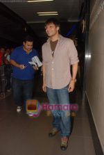 Vivek Oberoi leave for IIFA Colombo in Mumbai Airport on 1st June 2010 (4).JPG